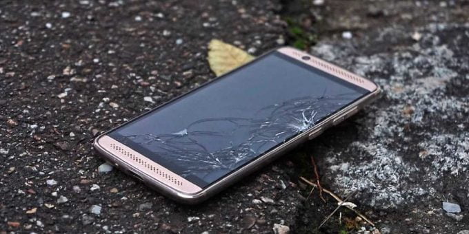the broken screen of the phone will be repaired automatically